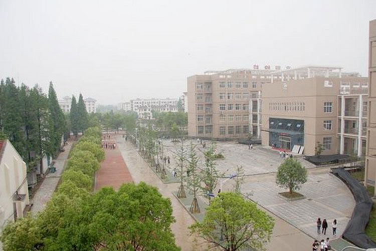 黄冈职业技术学院拓展基地