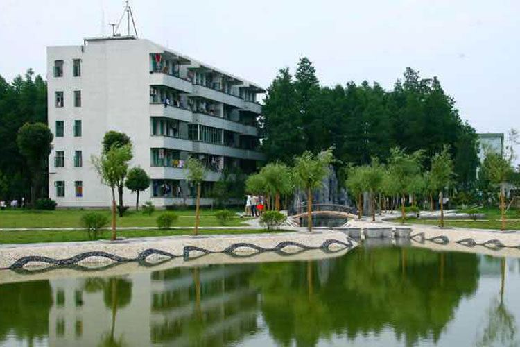 黄冈职业技术学院拓展基地