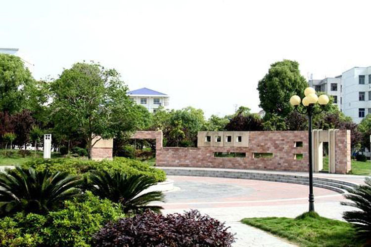 黄冈职业技术学院拓展基地