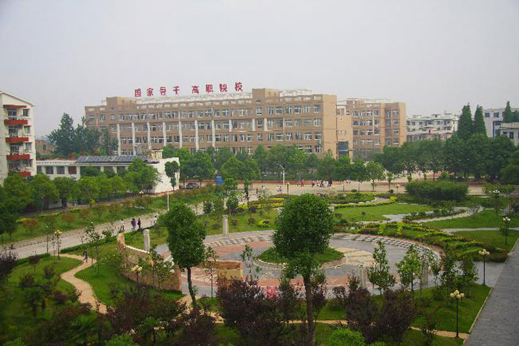 黄冈职业技术学院拓展基地