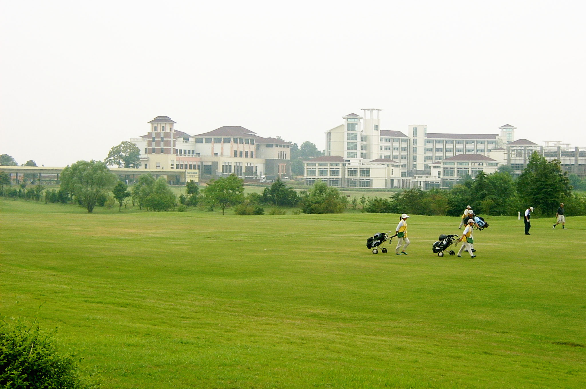 赤壁沿河大道休闲图片