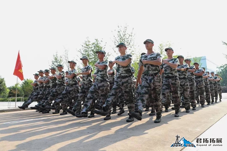 员工军训.jpg