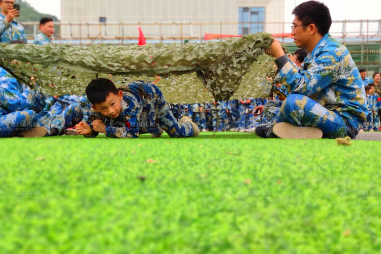 匍匐前进